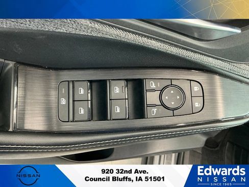 Used 2023 Nissan Rogue SV AWD/4WD image 19