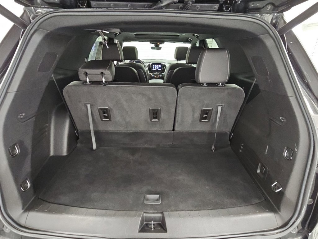 Used 2023 Chevrolet Traverse Premier FWD image 39