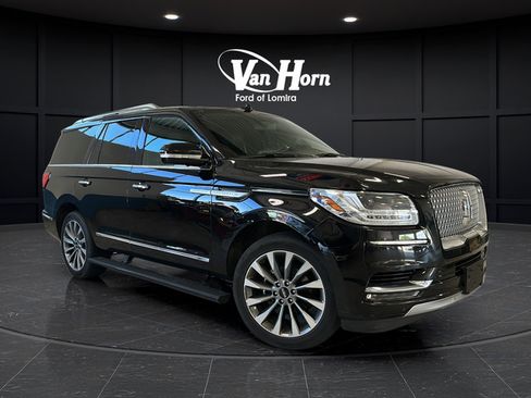 Used 2018 Lincoln Navigator Select AWD/4WD image 1