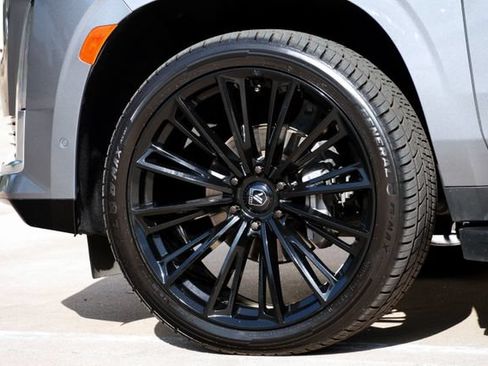 Used 2021 Cadillac Escalade ESV Premium Luxury w/ Performance Package AWD/4WD image 38