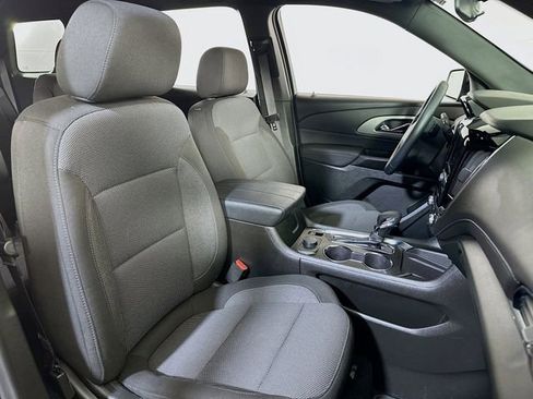 Used 2023 Chevrolet Traverse LT image 11