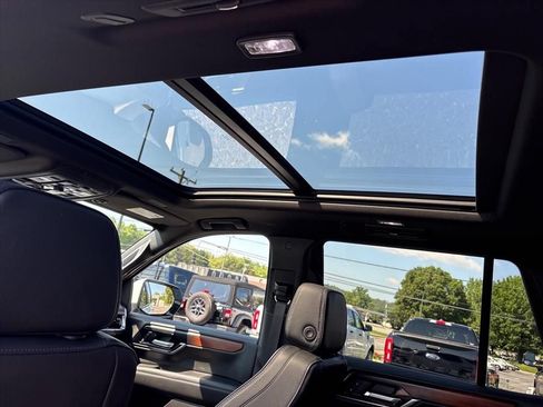Used 2026 GMC Yukon Denali w/ Sun & Power Step Package AWD/4WD image 19