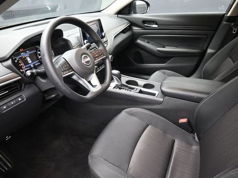 Used 2025 Nissan Altima 2.5 SV image 18