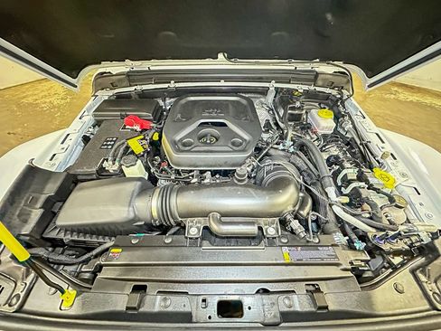 Used 2025 Jeep Wrangler Rubicon AWD/4WD image 60