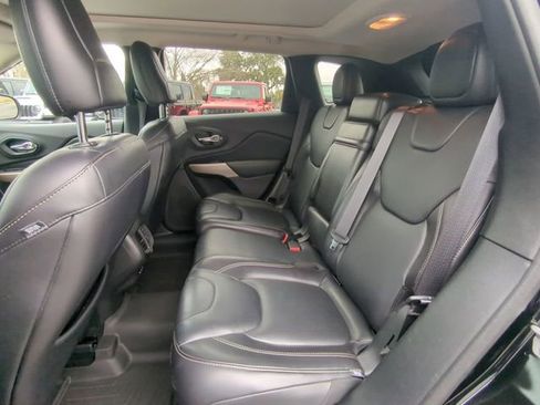 Used 2017 Jeep Cherokee Limited image 15