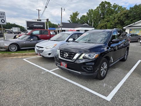 Used 2020 Nissan Pathfinder S AWD/4WD image 56