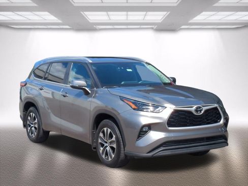 Certified 2026 Toyota Highlander XLE AWD/4WD image 1