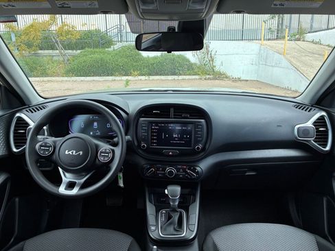 Used 2025 Kia Soul LX w/ LX Technology Package image 31