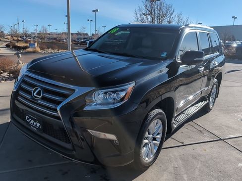 Used 2018 Lexus GX 460 Premium w/ Premium Package image 3