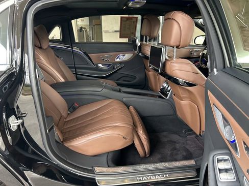 Used 2017 Mercedes-Benz Maybach S 550 4MATIC image 32