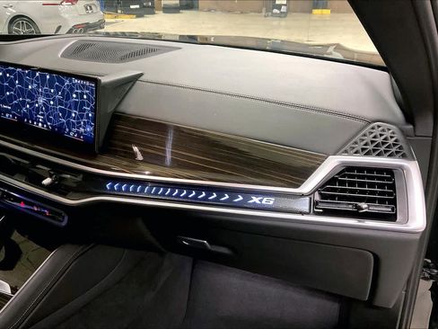 Used 2025 BMW X6 xDrive40i w/ Climate Comfort Package image 18