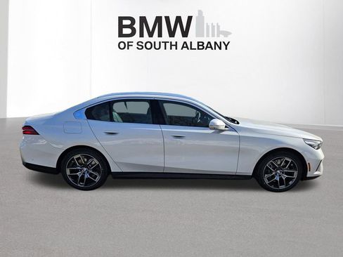 New 2026 BMW 540i xDrive image 3