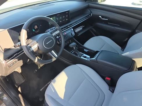 Used 2025 Hyundai Santa Cruz SEL FWD image 4