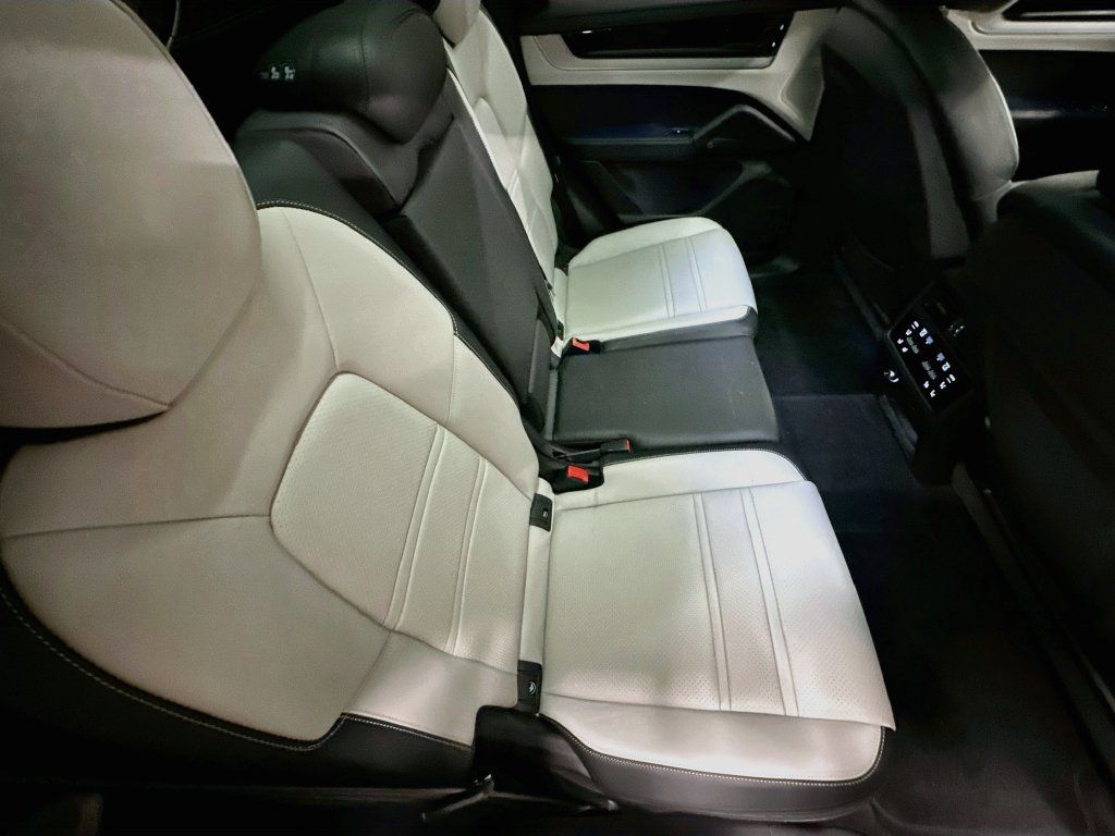 Certified 2024 Porsche Cayenne AWD/4WD image 28
