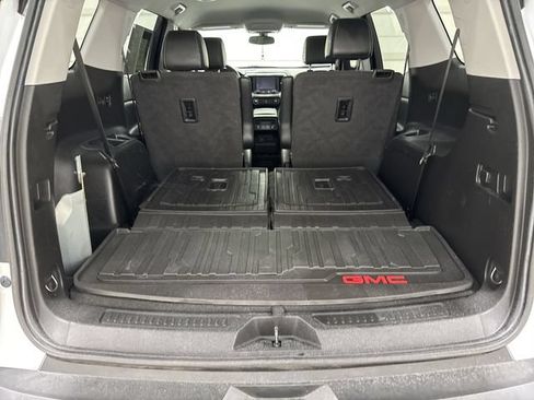 Used 2020 GMC Acadia SLT w/ LPO, Floor Liner Package FWD image 26