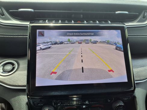 Used 2023 Jeep Grand Cherokee Limited image 19