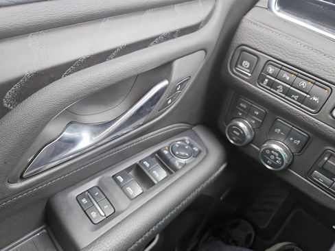 Used 2024 GMC Yukon XL Denali w/ Advanced Technology Package AWD/4WD image 19