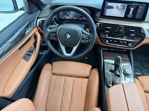 Used 2023 BMW 530i w/ Convenience Package RWD image 29