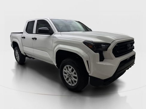 Used 2025 Toyota Tacoma SR image 4
