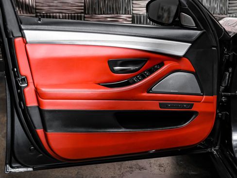 Used 2014 BMW M5 RWD image 47