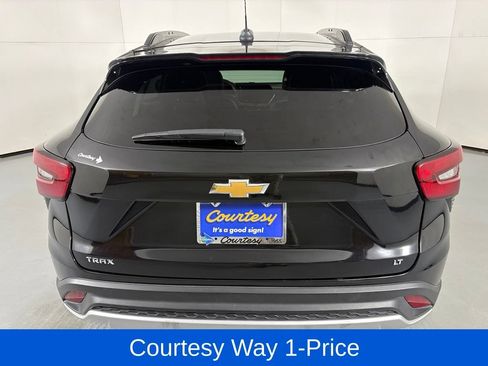 Used 2024 Chevrolet Trax LT FWD image 9
