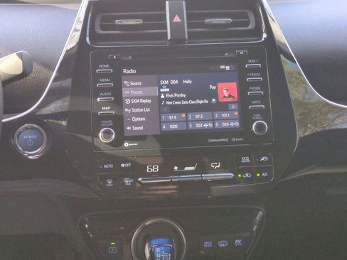 Used 2022 Toyota Prius Prime XLE image 17