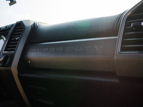 Used 2020 Ford F250 Platinum w/ FX4 Off-Road Package image 27