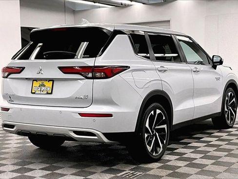 Used 2024 Mitsubishi Outlander SE image 12