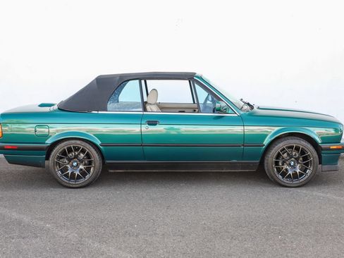 Used 1992 BMW 325i Convertible RWD image 24