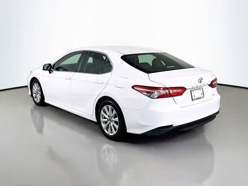 Used 2018 Toyota Camry LE image 3