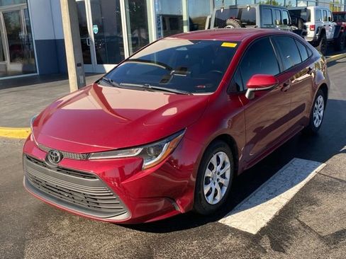 Used 2023 Toyota Corolla LE image 4