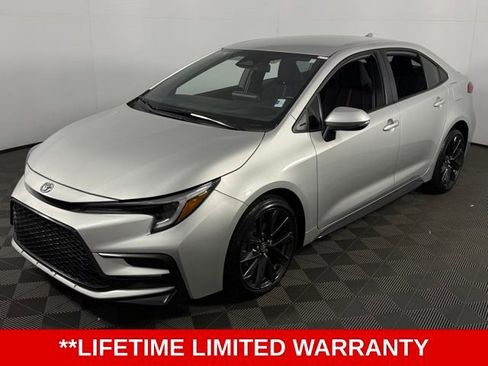Used 2024 Toyota Corolla SE image 3