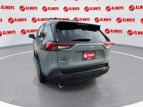 Used 2022 Toyota RAV4 XLE Premium image 7