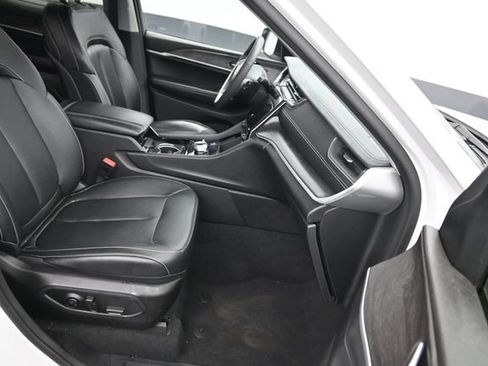 Used 2023 Jeep Grand Cherokee Limited w/ Black Appearance Package AWD/4WD image 9