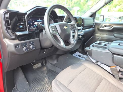 Used 2024 Chevrolet Silverado 1500 LT AWD/4WD image 9