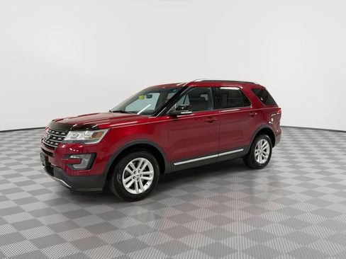 Used 2016 Ford Explorer XLT w/ Equipment Group 202A image 5