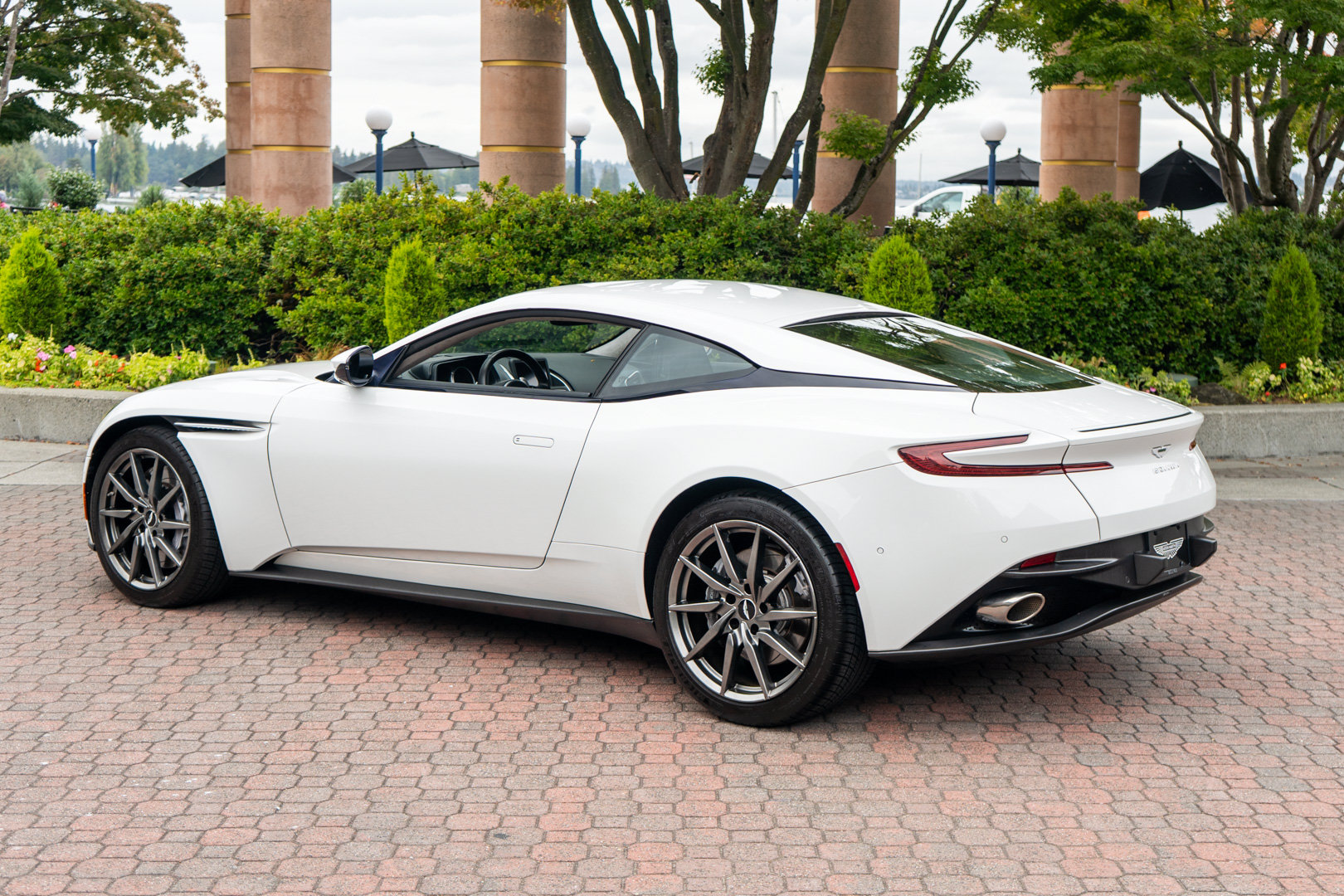 Used 2019 Aston Martin DB11 Coupe RWD image 2