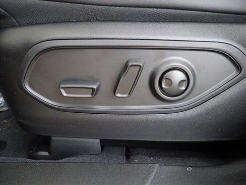 New 2026 Jeep Cherokee Overland image 12