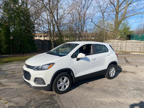 Used 2018 Chevrolet Trax LS image 1