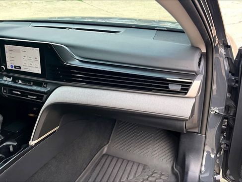 Used 2025 Toyota Camry LE image 19