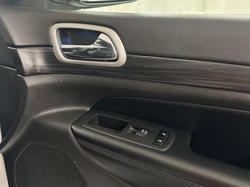 Used 2020 Jeep Grand Cherokee Altitude AWD/4WD image 36