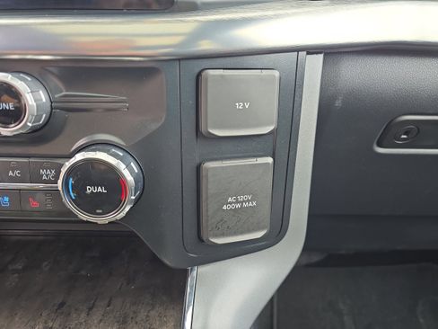 Used 2022 Ford F150 Lariat w/ Equipment Group 502A High image 17