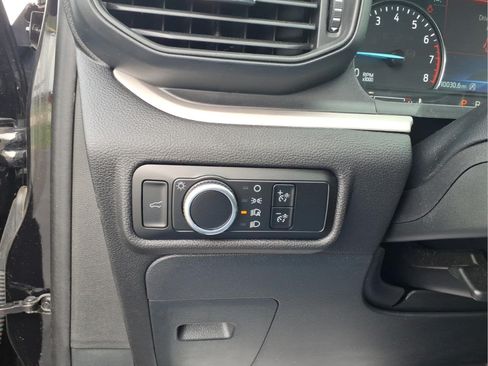 Used 2024 Ford Explorer XLT AWD/4WD image 17
