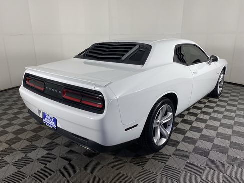 Used 2017 Dodge Challenger R/T image 5