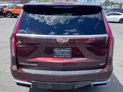 Used 2022 Cadillac Escalade Luxury AWD/4WD image 6