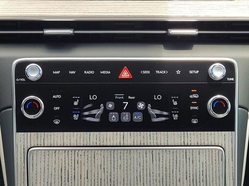 New 2025 Genesis GV80 3.5T Advanced image 18