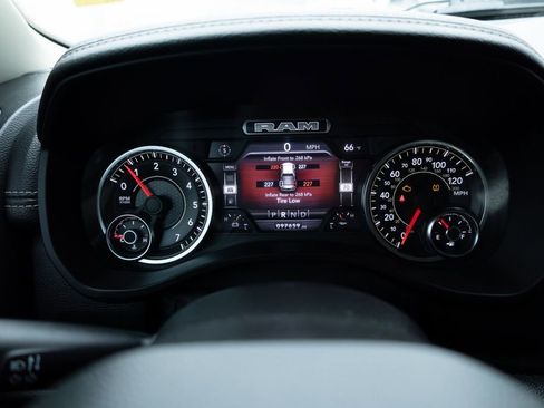Used 2022 RAM 1500 Laramie AWD/4WD image 11