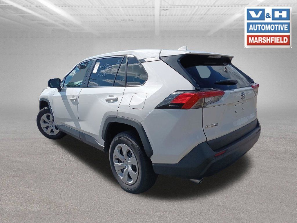 Used 2025 Toyota RAV4 LE AWD/4WD image 3
