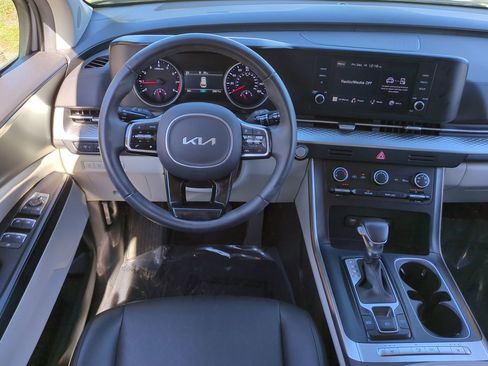 Certified 2024 Kia Carnival LX image 15