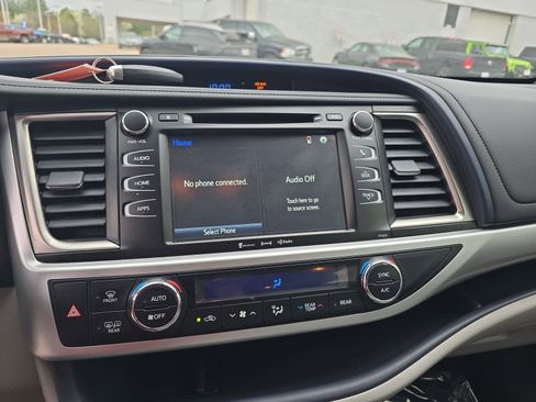 Used 2018 Toyota Highlander Plus image 24